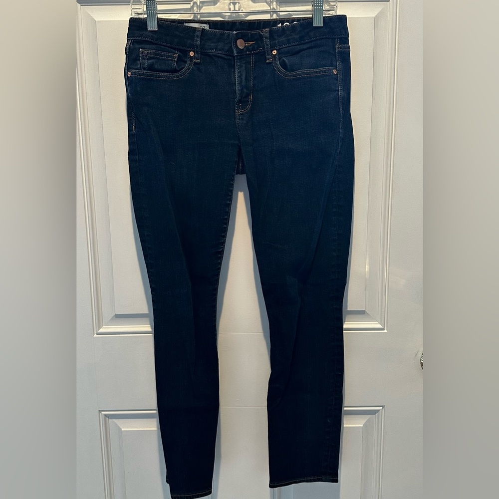 Gap Skinny Jeans. Dark wash. Size 27.